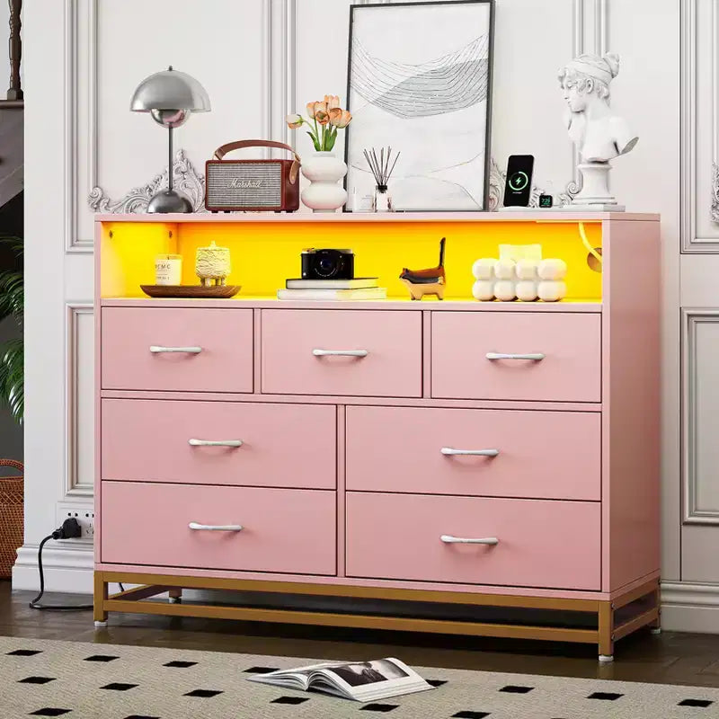 Commode 7 tiroirs pour chambre à coucher, avec lumières LED et station de charge, en bois, grand espace de rangement pour salon