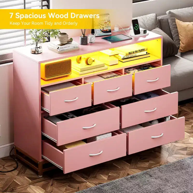Commode 7 tiroirs pour chambre à coucher, avec lumières LED et station de charge, en bois, grand espace de rangement pour salon
