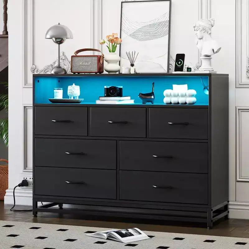 Commode 7 tiroirs pour chambre à coucher, avec lumières LED et station de charge, en bois, grand espace de rangement pour salon