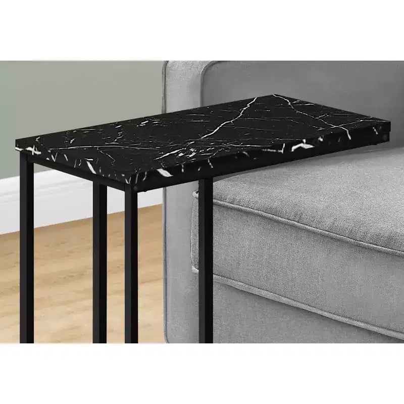 Table d'appoint minimaliste en C avec cadre en métal, tables de plateau modernes, table d'accoudoir de canapé pour salon, chambre, côté de canapé