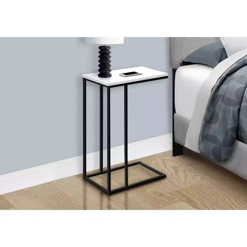 Table d'appoint minimaliste en C avec cadre en métal, tables de plateau modernes, table d'accoudoir de canapé pour salon, chambre, côté de canapé