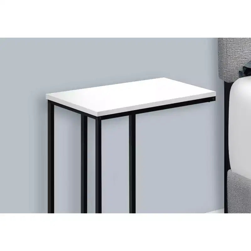 Table d'appoint minimaliste en C avec cadre en métal, tables de plateau modernes, table d'accoudoir de canapé pour salon, chambre, côté de canapé