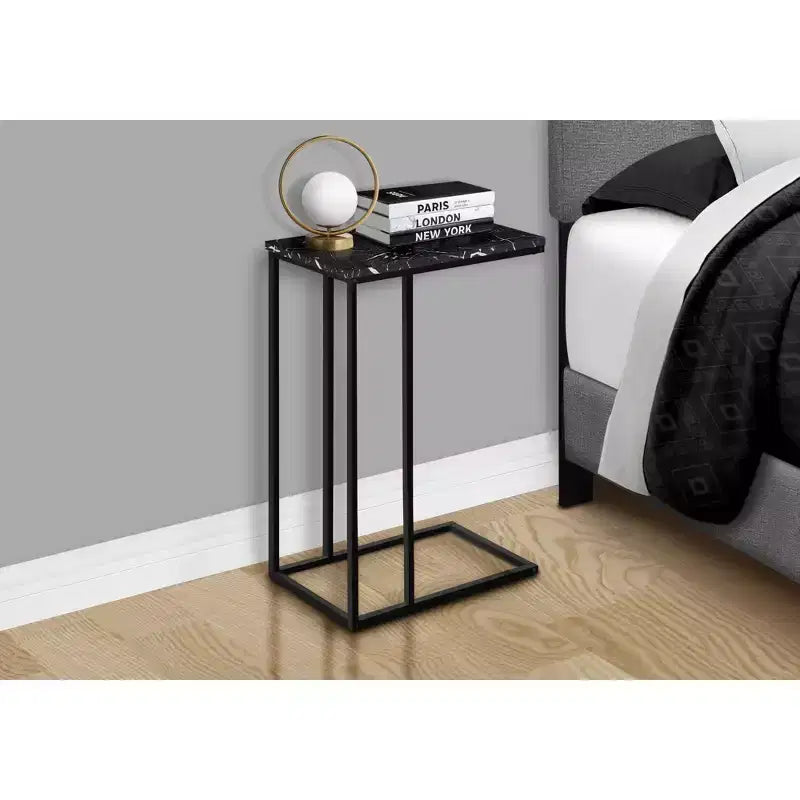 Table d'appoint minimaliste en C avec cadre en métal, tables de plateau modernes, table d'accoudoir de canapé pour salon, chambre, côté de canapé