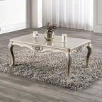 Table basse traditionnelle Clarissa en bois massif avec pieds sculptés
