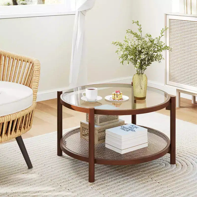 Table basse ronde de 31 po avec plateau en verre trempé et étagère en rotin