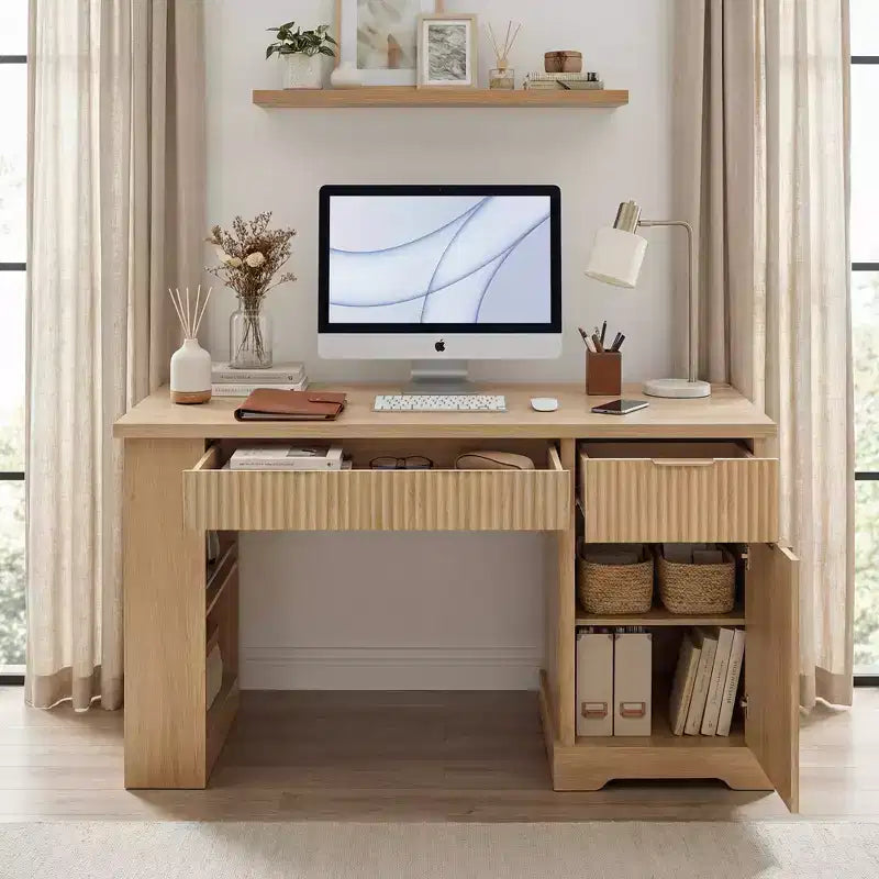 Bureau moderne cannelé GDFStudio Haoran 55 avec prise électrique, tablette pour clavier, porte et tiroirs