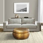 Table basse ronde de 81 cm, en forme de tambour, texture martelée en relief, aluminium, laiton antique